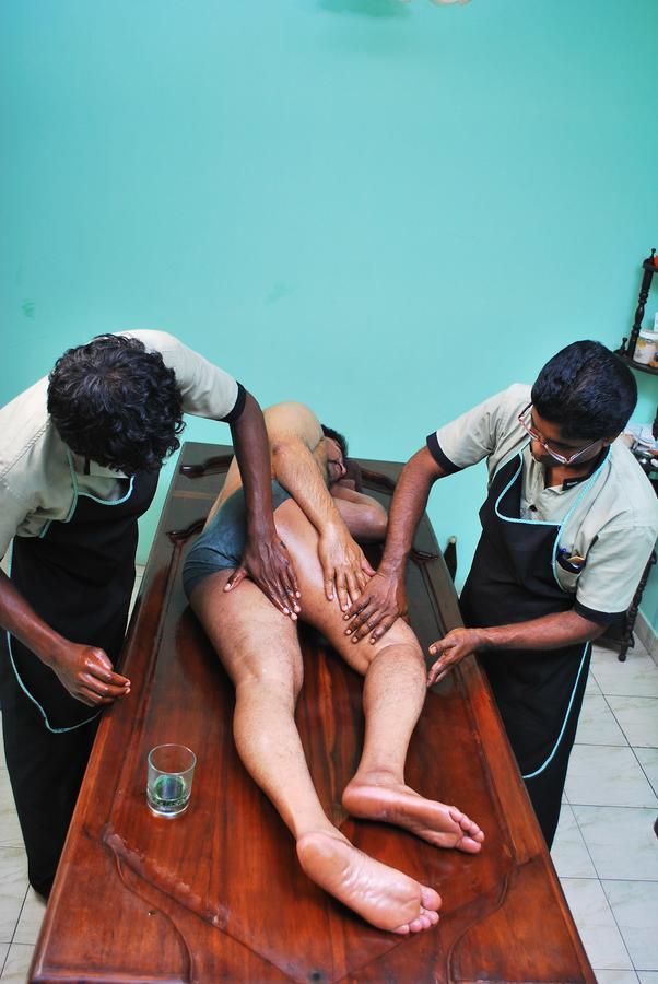 Green Ayurvedic Beach Resort Negombo Buitenkant foto